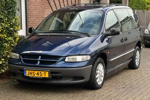 Chrysler Voyager (2000) thumbnail 1