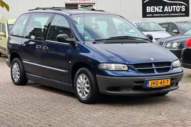 Chrysler Voyager (2000) thumbnail 2