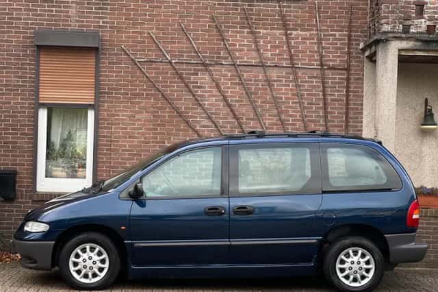 Chrysler Voyager (2000) thumbnail 3