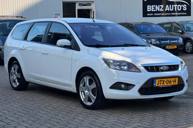 Ford Focus (2008) thumbnail 2