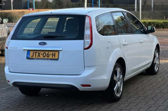 Ford Focus (2008) thumbnail 6