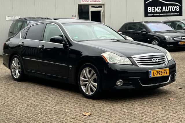 Infiniti M (2009) thumbnail 2