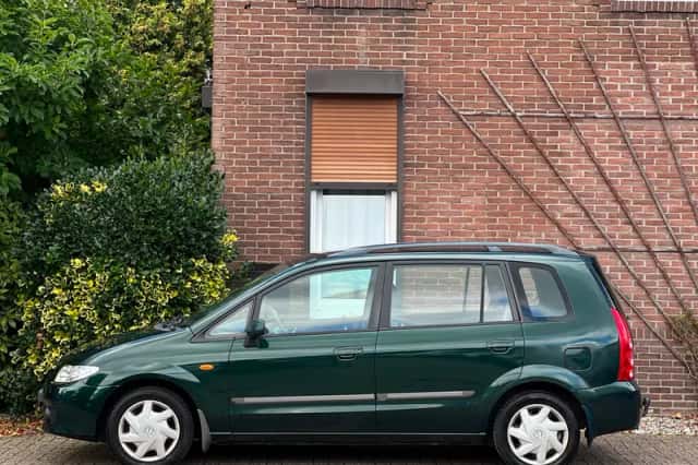 Mazda Premacy (2002) thumbnail 3
