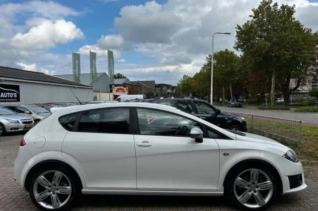 SEAT Leon (2009) thumbnail 3