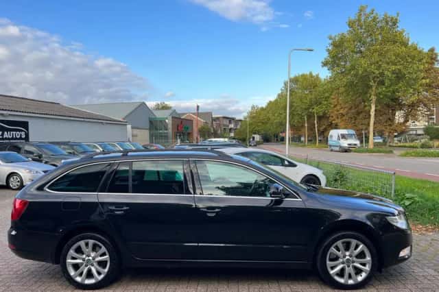 Škoda Superb (2012) thumbnail 4