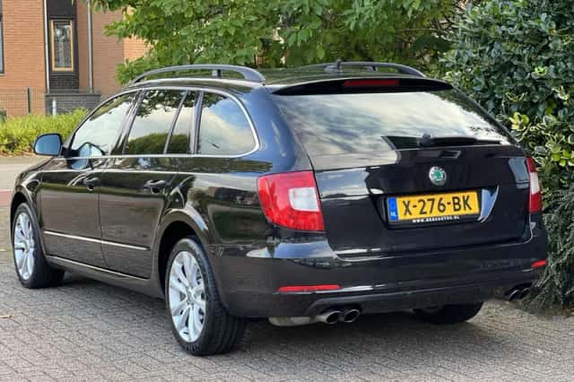 Škoda Superb (2012) thumbnail 5