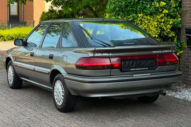Toyota Corolla (1991) thumbnail 5