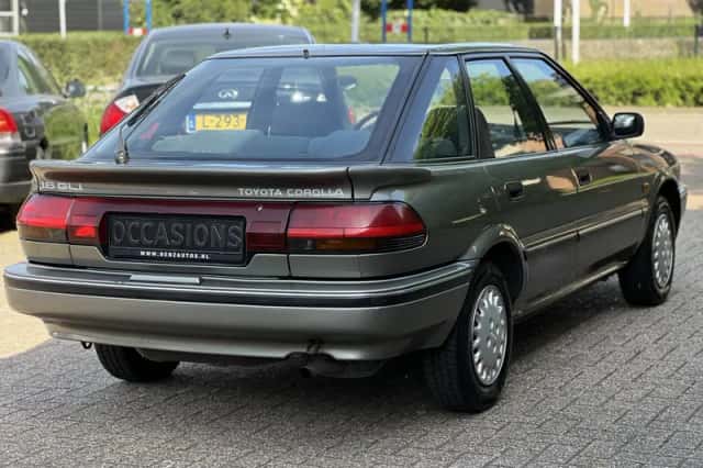 Toyota Corolla (1991) thumbnail 6