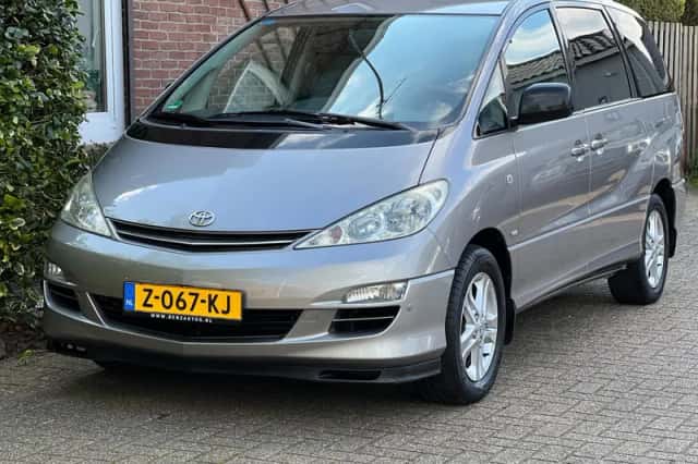Toyota PREVIA (2004) thumbnail 1