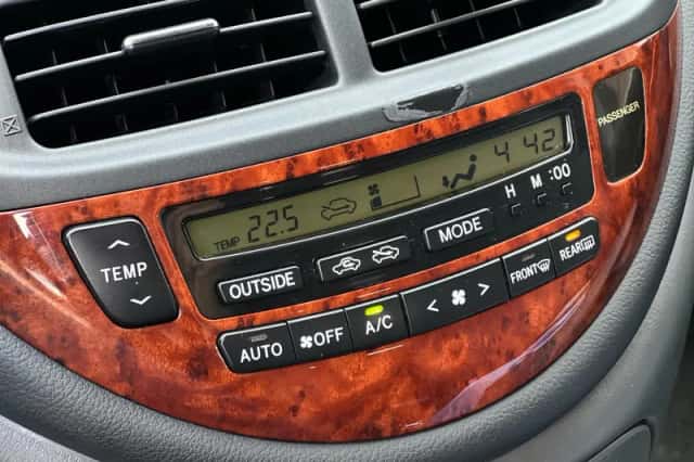 Toyota PREVIA (2004) thumbnail 4
