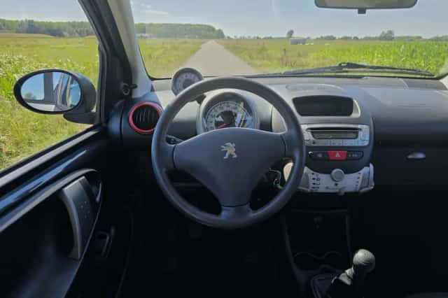Peugeot 107 (2012) thumbnail 3