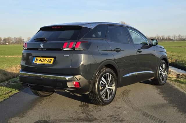 Peugeot 3008 (2017) thumbnail 2