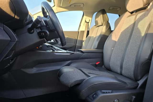 Peugeot 3008 (2017) thumbnail 4