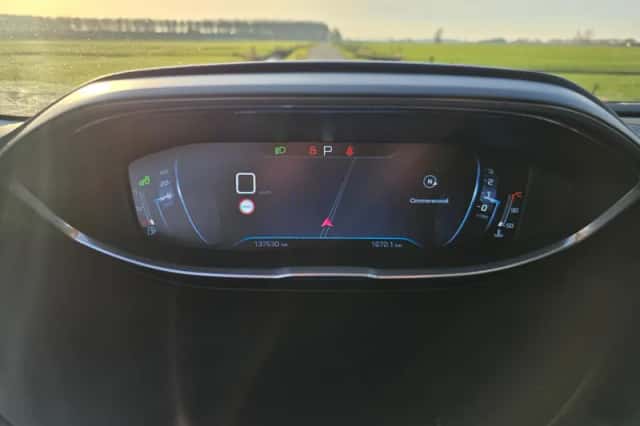 Peugeot 3008 (2017) thumbnail 6