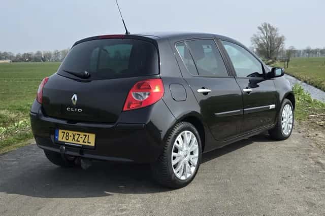 Renault Clio (2007) thumbnail 2
