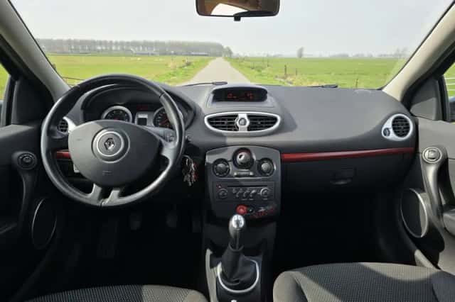Renault Clio (2007) thumbnail 5
