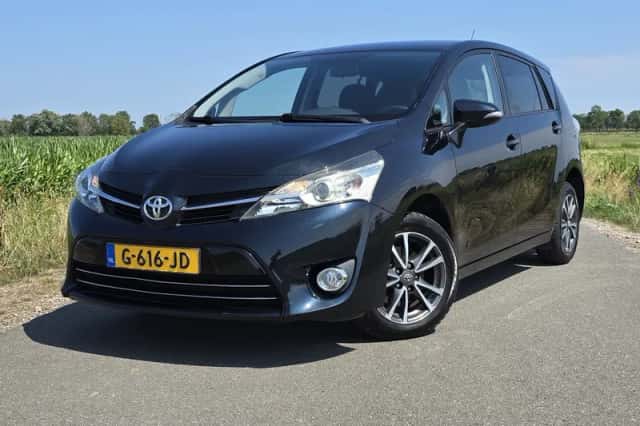 Toyota Verso (2013) thumbnail 1