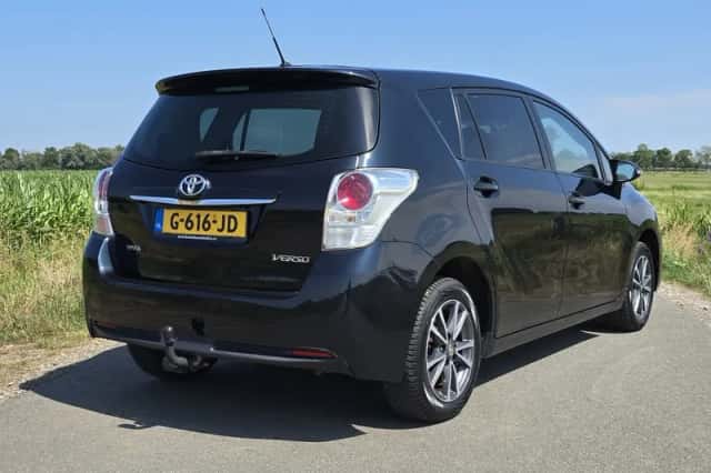 Toyota Verso (2013) thumbnail 2