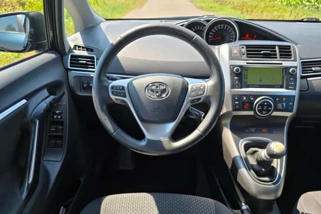 Toyota Verso (2013) thumbnail 3