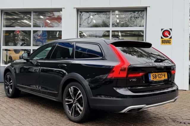 Volvo V90 (2018) thumbnail 2
