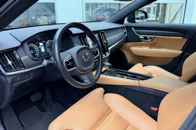 Volvo V90 (2018) thumbnail 3