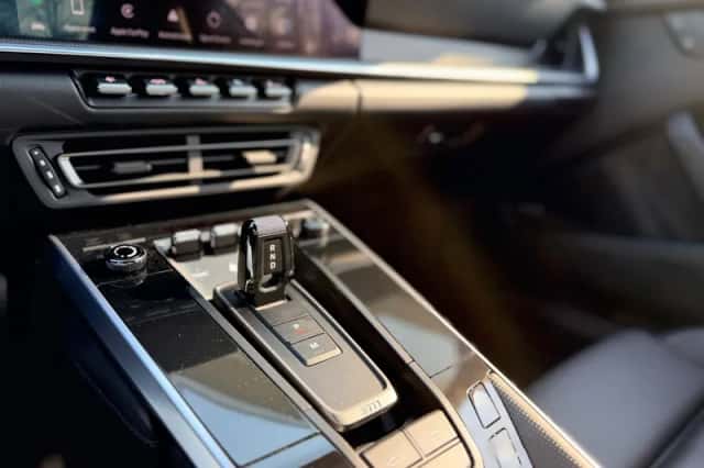 Porsche 911 (2024) thumbnail 13