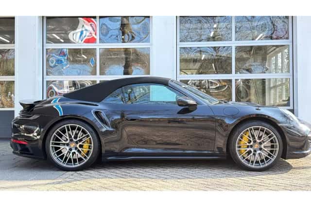 Porsche 911 (2024) thumbnail 3