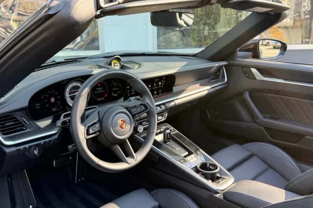 Porsche 911 (2024) thumbnail 4