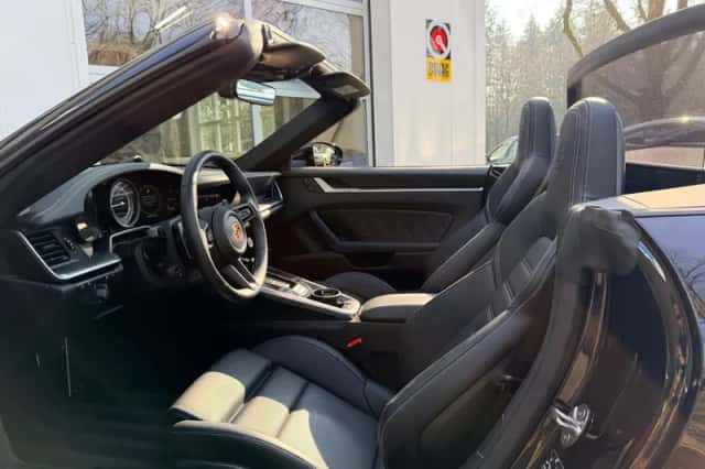 Porsche 911 (2024) thumbnail 5