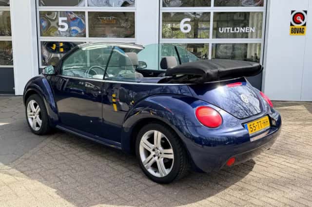 Volkswagen New Beetle (2007) thumbnail 2