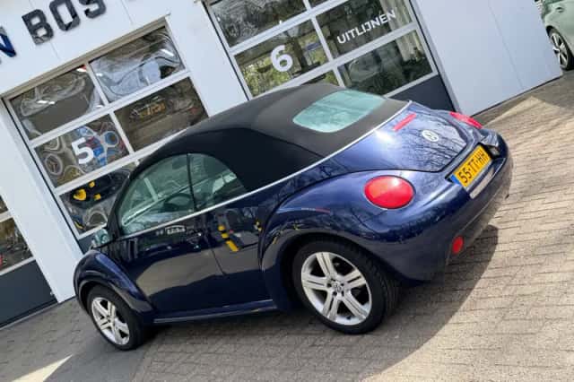 Volkswagen New Beetle (2007) thumbnail 12