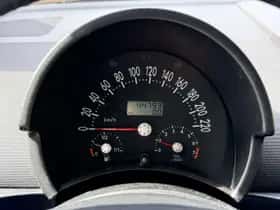 Volkswagen New Beetle (2007) thumbnail 4
