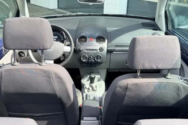 Volkswagen New Beetle (2007) thumbnail 5