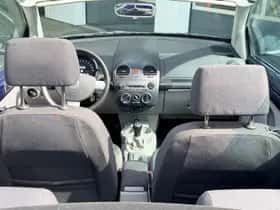 Volkswagen New Beetle (2007) thumbnail 5