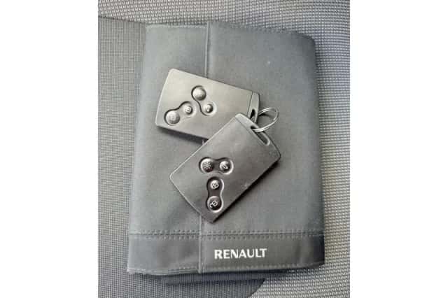 Renault Captur (2014) thumbnail 15