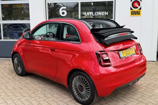 Fiat 500C (2022) thumbnail 2