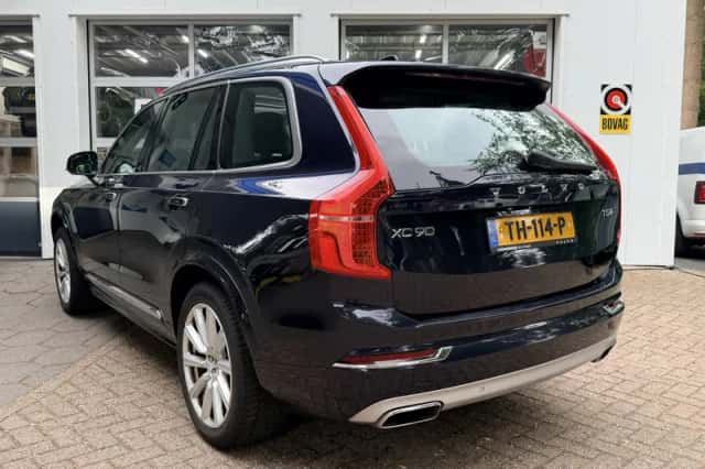 Volvo XC90 (2018) thumbnail 2