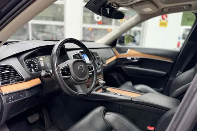Volvo XC90 (2018) thumbnail 3