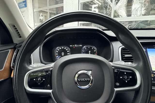 Volvo XC90 (2018) thumbnail 5
