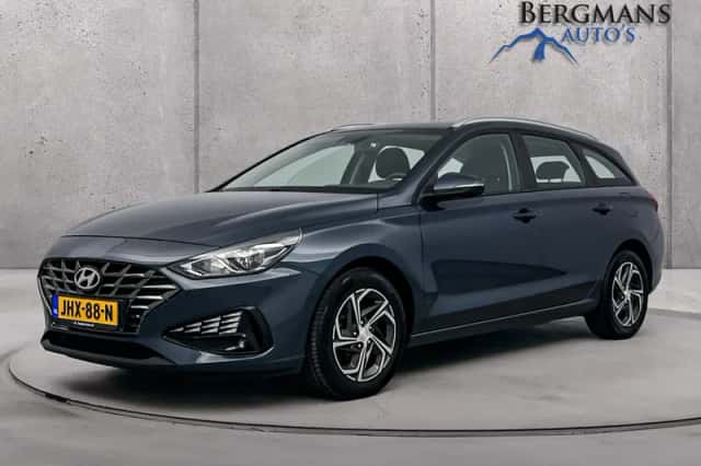 Hyundai i30 (2022) thumbnail 2