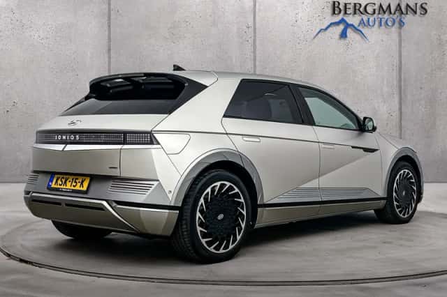 Hyundai Ioniq (2022) thumbnail 3