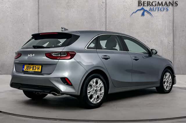 Kia Ceed (2024) thumbnail 2