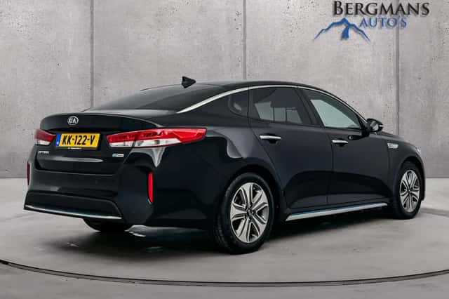 Kia Optima (2016) thumbnail 3