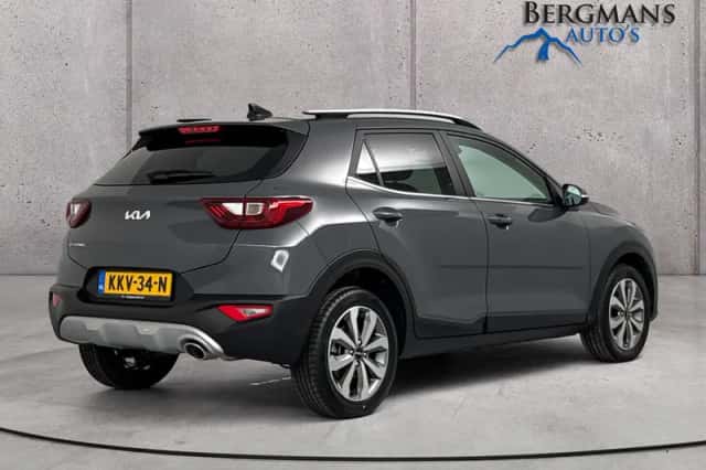 Kia Stonic (2022) thumbnail 3