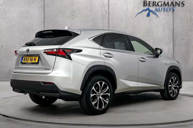 Lexus NX (2017) thumbnail 2