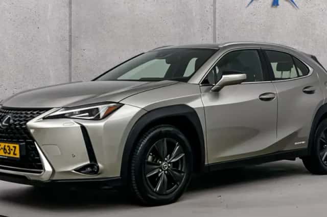 Lexus UX (2019) thumbnail 1