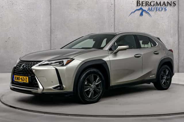Lexus UX (2019) thumbnail 2