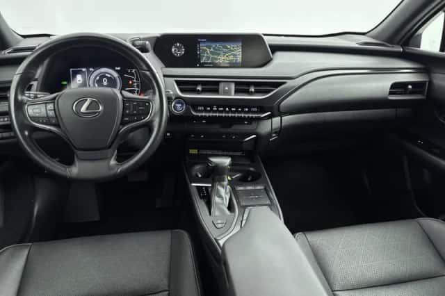 Lexus UX (2019) thumbnail 4