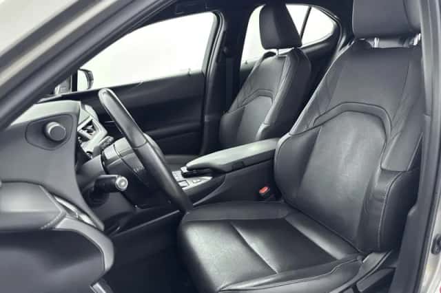Lexus UX (2019) thumbnail 5