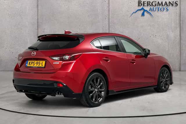 Mazda 3 (2016) thumbnail 2
